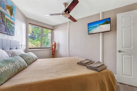 Casa en venta en Fort Lauderdale, Florida, 4 dormitorios, 218.6 m2 № 1730783 - foto 23
