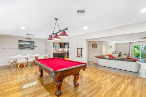 Casa en venta en Fort Lauderdale, Florida, 4 dormitorios, 218.6 m2 № 1730783 - foto 5