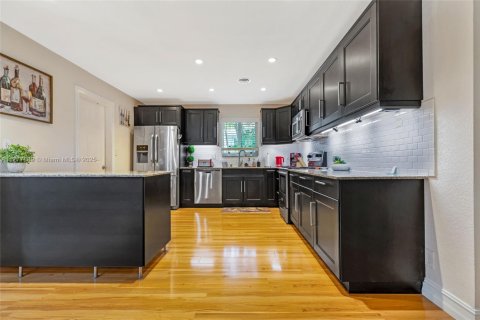Casa en venta en Fort Lauderdale, Florida, 4 dormitorios, 218.6 m2 № 1730783 - foto 12