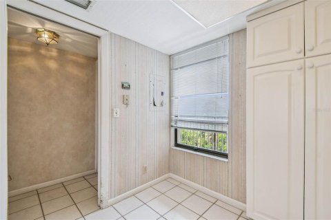 Купить кондоминиум в Клируотер, Флорида 6 комнат, 97.55м2, № 1870254 - фото 11