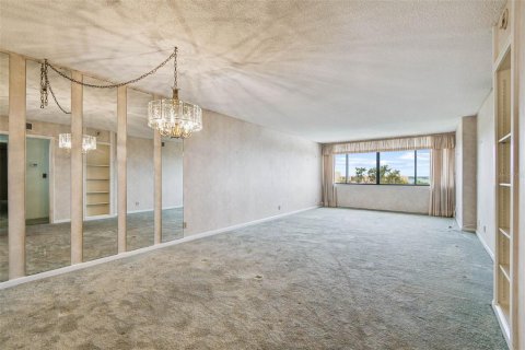Купить кондоминиум в Клируотер, Флорида 6 комнат, 97.55м2, № 1870254 - фото 13