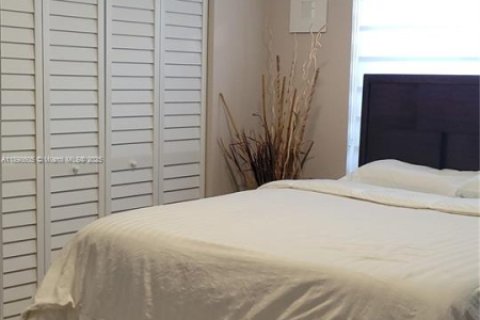 Casa en alquiler en South Miami, Florida, 3 dormitorios, 138.24 m2 № 1952164 - foto 4