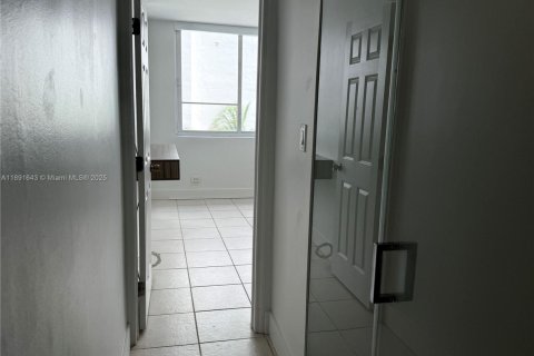 Copropriété à vendre à Miami Beach, Floride: 2 chambres, 87.14 m2 № 1946586 - photo 24