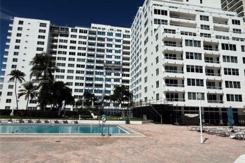 Copropriété à vendre à Miami Beach, Floride: 2 chambres, 87.14 m2 № 1946586 - photo 9
