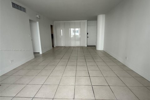 Copropriété à vendre à Miami Beach, Floride: 2 chambres, 87.14 m2 № 1946586 - photo 12
