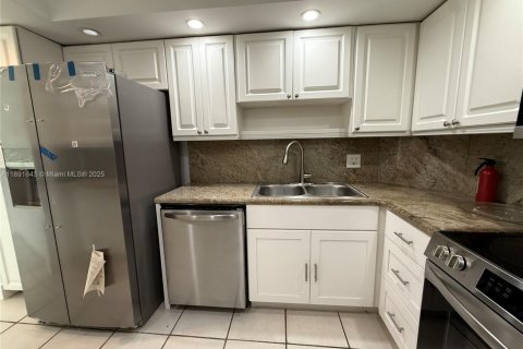 Copropriété à vendre à Miami Beach, Floride: 2 chambres, 87.14 m2 № 1946586 - photo 15
