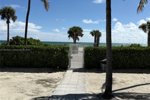 Copropriété à vendre à Miami Beach, Floride: 2 chambres, 87.14 m2 № 1946586 - photo 20