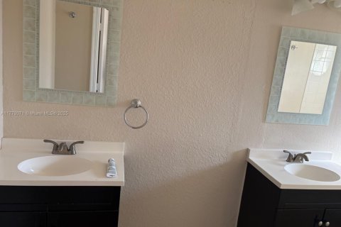 Adosado en alquiler en Miami Gardens, Florida, 3 dormitorios, 131.83 m2 № 1938207 - foto 7