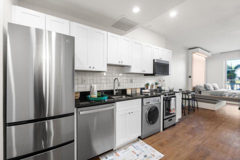 Apartamento en alquiler en Ruskin, Florida, 6 habitaciones, 42.55 m2 № 1542815 - foto 7