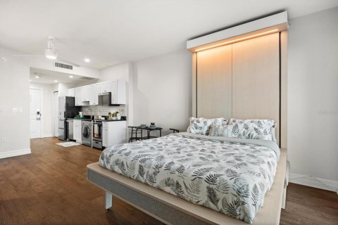 Apartamento en alquiler en Ruskin, Florida, 6 habitaciones, 42.55 m2 № 1542815 - foto 4