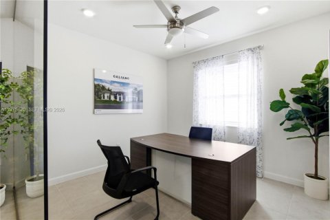 House in Miami, Florida 4 bedrooms, 179.02 sq.m. № 2042409 - photo 18