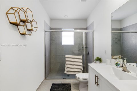 House in Miami, Florida 4 bedrooms, 179.02 sq.m. № 2042409 - photo 23