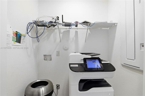 House in Miami, Florida 4 bedrooms, 179.02 sq.m. № 2042409 - photo 24