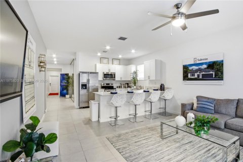 House in Miami, Florida 4 bedrooms, 179.02 sq.m. № 2042409 - photo 29