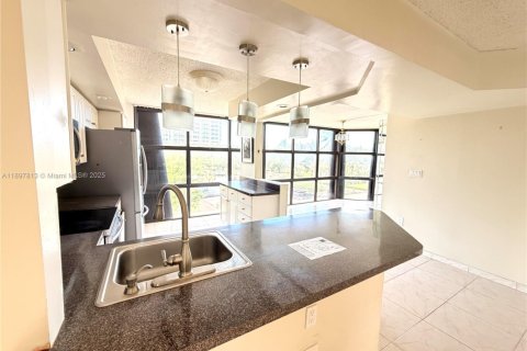 Condo in Miami Beach, Florida, 2 bedrooms № 2081560 - photo 8