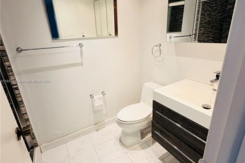 Condo in Miami Beach, Florida, 2 bedrooms № 2081560 - photo 12