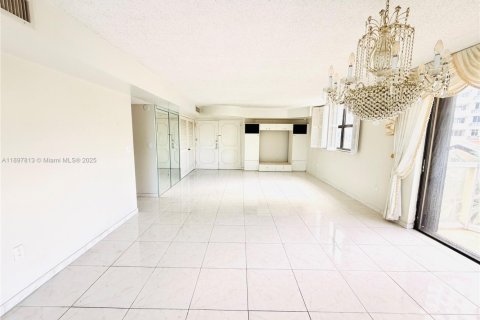 Condo in Miami Beach, Florida, 2 bedrooms № 2081560 - photo 6
