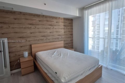 Condo in Miami, Florida, 1 bedroom № 2076742 - photo 2