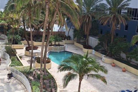 Condo in Miami, Florida, 1 bedroom № 2076742 - photo 8