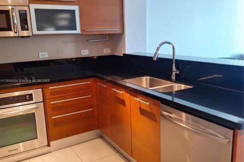 Condo in Miami, Florida, 1 bedroom № 2076742 - photo 3