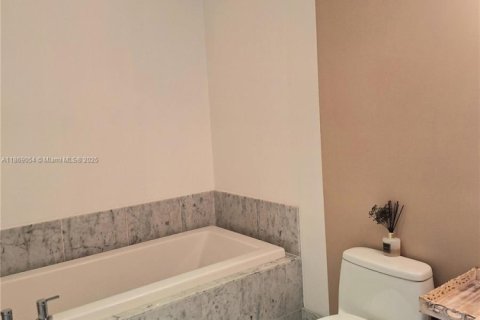 Condo in Miami, Florida, 1 bedroom № 2076742 - photo 13
