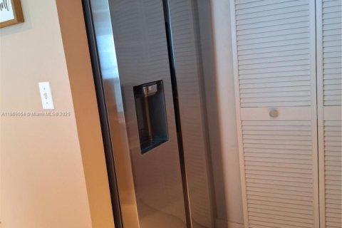 Condo in Miami, Florida, 1 bedroom № 2076742 - photo 17