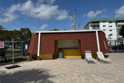 Condominio en venta en Lauderhill, Florida, 2 dormitorios, 110.09 m2 № 1874400 - foto 3