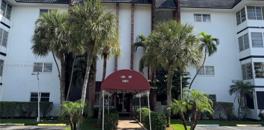 Condominio en Lauderhill, Florida, 2 dormitorios  № 1874400