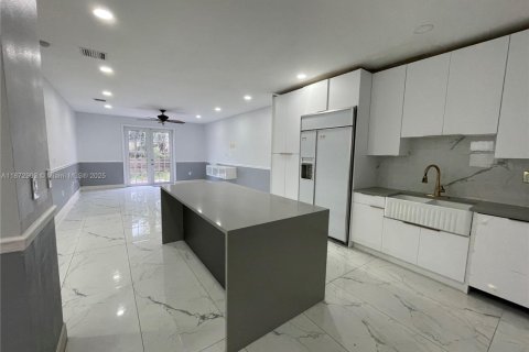 Casa en alquiler en Cutler Bay, Florida, 5 dormitorios, 270.9 m2 № 1897704 - foto 8