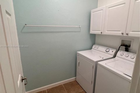 Casa en alquiler en Cutler Bay, Florida, 5 dormitorios, 270.9 m2 № 1897704 - foto 17