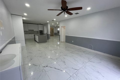 Casa en alquiler en Cutler Bay, Florida, 5 dormitorios, 270.9 m2 № 1897704 - foto 11