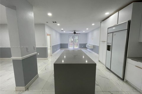 Casa en alquiler en Cutler Bay, Florida, 5 dormitorios, 270.9 m2 № 1897704 - foto 7