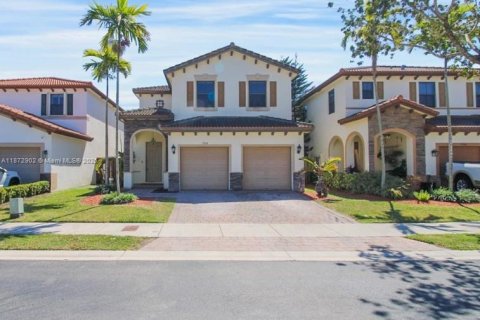 Casa en alquiler en Cutler Bay, Florida, 5 dormitorios, 270.9 m2 № 1897704 - foto 2