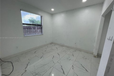 Casa en alquiler en Cutler Bay, Florida, 5 dormitorios, 270.9 m2 № 1897704 - foto 12