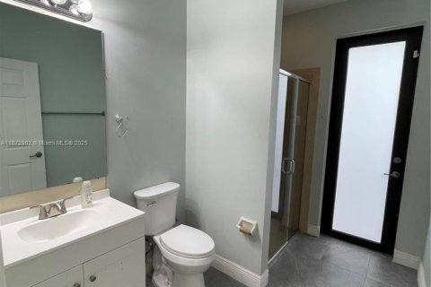 Casa en alquiler en Cutler Bay, Florida, 5 dormitorios, 270.9 m2 № 1897704 - foto 13