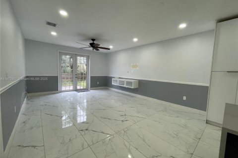 Casa en alquiler en Cutler Bay, Florida, 5 dormitorios, 270.9 m2 № 1897704 - foto 10