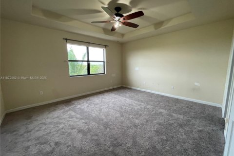 Casa en alquiler en Cutler Bay, Florida, 5 dormitorios, 270.9 m2 № 1897704 - foto 25