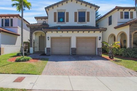 Casa en alquiler en Cutler Bay, Florida, 5 dormitorios, 270.9 m2 № 1897704 - foto 1