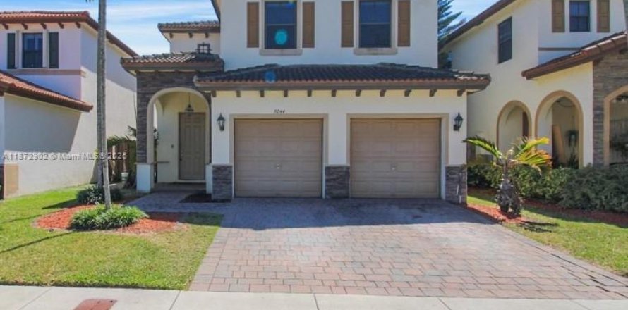 Casa en Cutler Bay, Florida 5 dormitorios, 270.9 m2 № 1897704