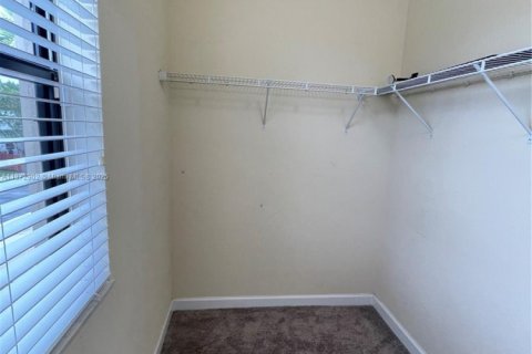 Casa en alquiler en Cutler Bay, Florida, 5 dormitorios, 270.9 m2 № 1897704 - foto 16
