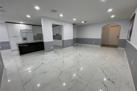 Casa en alquiler en Cutler Bay, Florida, 5 dormitorios, 270.9 m2 № 1897704 - foto 5