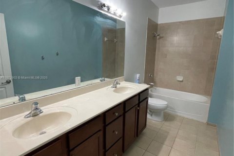 Casa en alquiler en Cutler Bay, Florida, 5 dormitorios, 270.9 m2 № 1897704 - foto 19