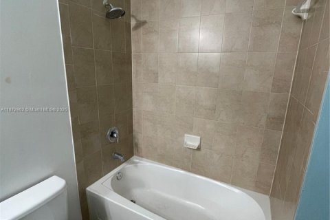 Casa en alquiler en Cutler Bay, Florida, 5 dormitorios, 270.9 m2 № 1897704 - foto 20