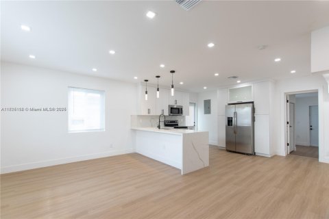 House in Miami, Florida 3 bedrooms, 109.16 sq.m. № 1794500 - photo 6