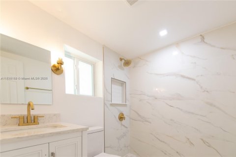 House in Miami, Florida 3 bedrooms, 109.16 sq.m. № 1794500 - photo 2