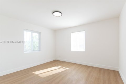 House in Miami, Florida 3 bedrooms, 109.16 sq.m. № 1794500 - photo 4