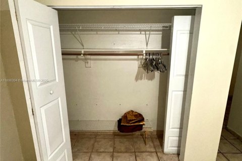 Apartment in Sweetwater, Florida 2 bedrooms, 66.89 sq.m. № 1950982 - photo 6