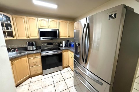 Apartment in Sweetwater, Florida 2 bedrooms, 66.89 sq.m. № 1950982 - photo 1