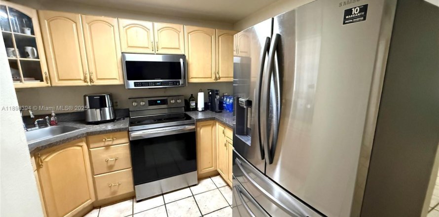 Apartment in Sweetwater, Florida 2 bedrooms, 66.89 sq.m. № 1950982