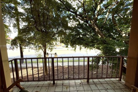 Apartment in Sweetwater, Florida 2 bedrooms, 66.89 sq.m. № 1950982 - photo 3